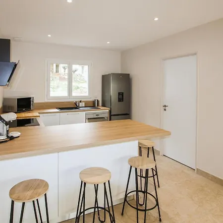 Pet Friendly In With Kitchen Lussas