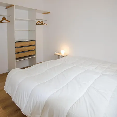 Pet Friendly In With Kitchen Holiday home